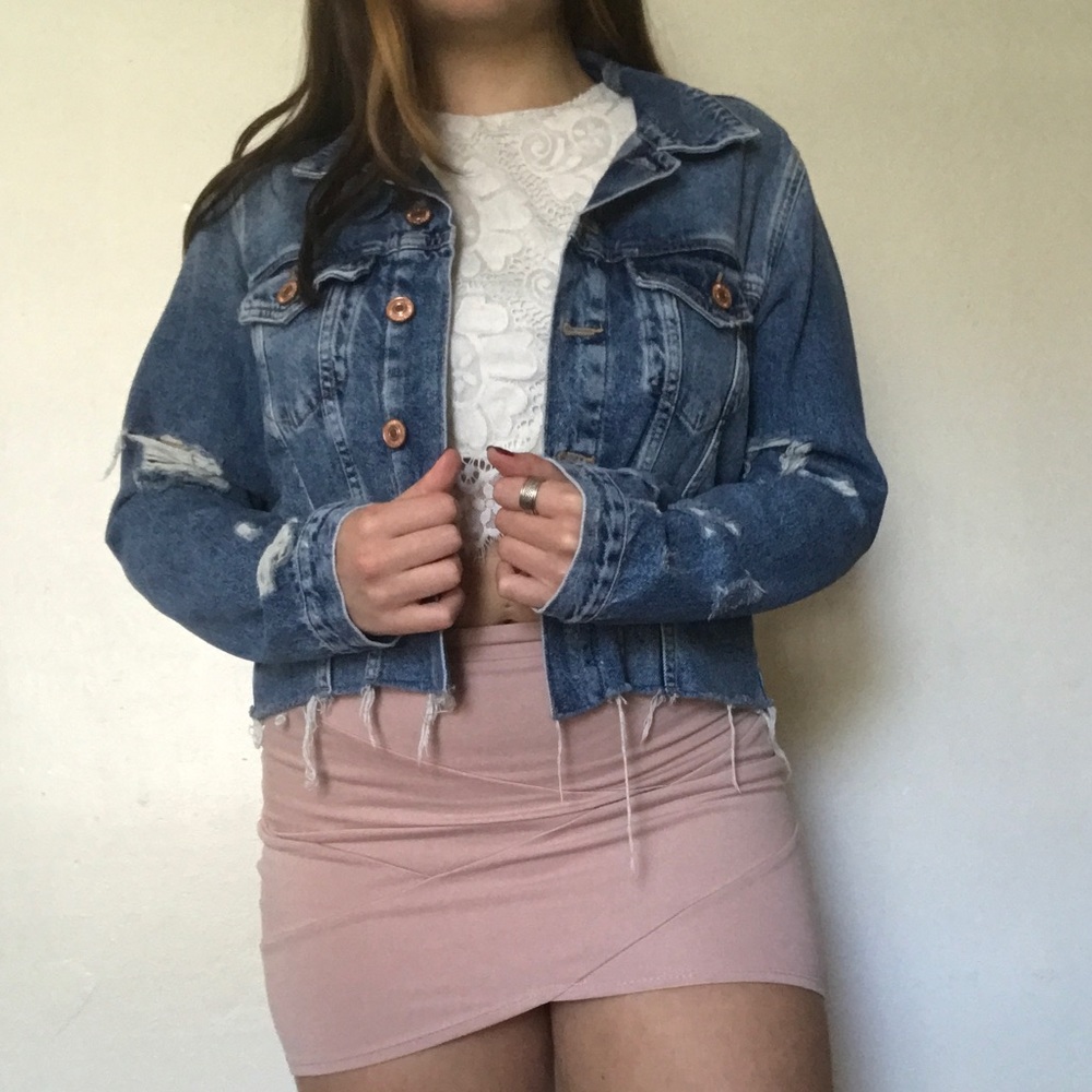 Forever 21 Distressed Cropped Denim Jacket Size M